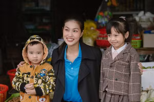 Hoa hậu Thiên Ân mang Tết hạnh phúc đến trẻ em vùng cao