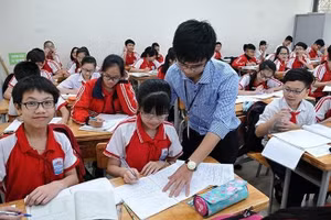 Lấy ý kiến xét chọn giáo viên THCS tiêu biểu, xuất sắc giai đoạn 1982 - 2022