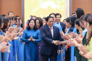 Thủ tướng Phạm Minh Chính tại Hội nghị đối thoại với phụ nữ Việt Nam sáng 15/10 - Ảnh: VGP/Nhật Bắc.