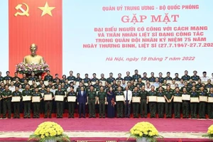 Bộ Quốc phòng tổ chức gặp mặt đại biểu người có công và thân nhân liệt sĩ đang công tác trong quân đội - Ảnh: VGP/Nhật Nam