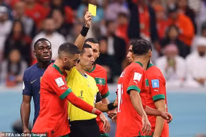 Liệu trọng tài Ramos có sai lầm khi không cho Ma Rốc được hưởng quả phạt đền?