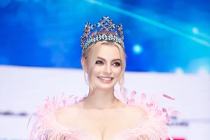 Đương kim Hoa hậu Thế giới rạng rỡ trước thềm Chung kết Miss World Vietnam 2022