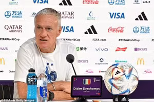 Ông Didier Deschamps rất thận trọng với đội tuyển Anh trước đại chiến tại tứ kết. 