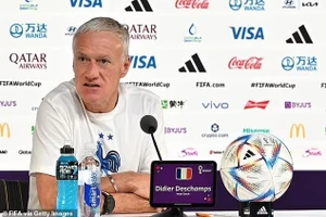 Ông Didier Deschamps rất thận trọng với đội tuyển Anh trước đại chiến tại tứ kết. 