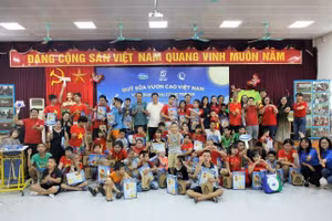 Các em nhỏ tại Trung tâm phục hồi chức năng Việt-Hàn đã có một buổi vui trung thu ấm áp và rộn ràng cùng Quỹ sữa Vươn cao Việt Nam và Vinamilk.