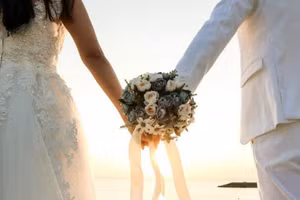 Pháp luật không yêu cầu phải đăng ký kết hôn trước khi cưới (Ảnh minh họa)