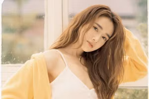 Nhã Phương với style như mới đôi mươi