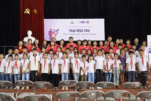 40 học sinh dân tộc thiểu số cùng các thầy, cô tham gia chương trình “Trại mùa thu” của Quỹ Vì Tầm Vóc Việt
