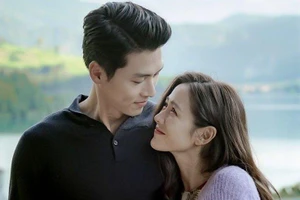 Hyun Bin và Son Ye Jin tình tứ bên nhau