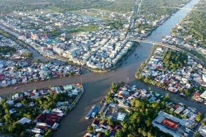 Thành phố Ngã Bảy là khu vực có khả năng kết nối giao thông thuận lợi trên cả đường thuỷ lẫn đường bộ.