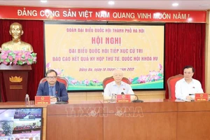 Tổng Bí thư Nguyễn Phú Trọng và các Đại biểu Quốc hội dự hội nghị tiếp xúc cử tri tại quận Đống Đa. Ảnh: Trí Dũng/TTXVN