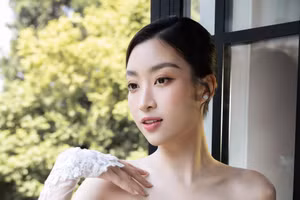 Cô dâu Đỗ Mỹ Linh đẹp nao lòng trước giờ cử hành hôn lễ