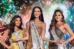 Danh hiệu Á hậu 1 thuộc về Mariela Pepin, người đẹp Puerto Rico (trái), Á hậu 2 là Cecília Almeida, người Brazil (phải). (Ảnh: Miss Intercontinental).