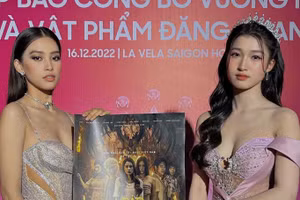 Tiểu Vy 'ép' hội chị em hoa hậu làm điều bất ngờ