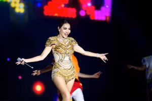 Thu Minh luôn cháy hết mình trong biểu diễn (ảnh FBNV).