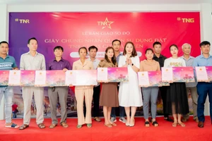 Lễ bàn giao sổ đỏ - giấy chứng nhận quyền sử dụng đất tại khu đô thị TNR Stars City Lục Yên lần thứ hai trong năm 2022.