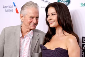 Michael Douglas và Catherine Zeta-Jones 25 năm chênh lệch tuổi tác có hạnh phúc bất hủ (ảnh: US magazine).