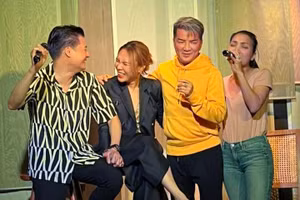 Đàm Vĩnh Hưng, Mỹ Tâm, Hồng Ngọc, Quang Dũng vẫn giữ được tình cảm thân thiết như những ngày đầu mới vào nghề. (Ảnh FBNV).