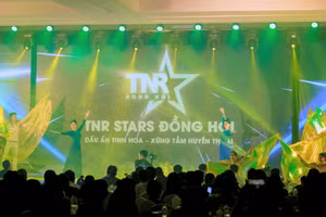 Sự kết hợp của ánh sáng, âm nhạc… mang đến những màn biểu diễn mãn nhãn cho người xem. 