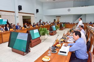 Toàn cảnh buổi làm việc, báo cáo "Đề án quy hoạch và cơ chế ưu đãi đặc thù kinh tế cửa khẩu Vĩnh Xương, thị xã Tân Châu, An Giang"