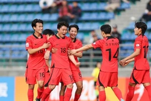 Hàn Quốc là 1 trong 6 đội bóng ghi danh vào tứ kết U20 châu Á .