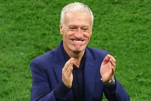 HLV Didier Deschamps chính thức gia hạn hợp đồng với tuyển Pháp.