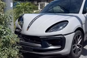 Chiếc xe Poscher Macan S của Vũ Văn Thanh xảy ra sự cố khi tham gia giao thông.