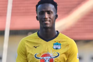 Trung vệ Diakite tính kiện Hoàng Anh Gia Lai.