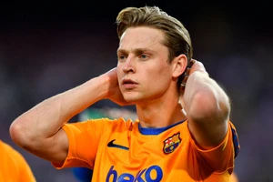 Man Utd khó chiêu mộ Frenkie De Jong vì mức lương quá cao của cầu thủ này.