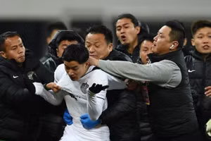 CLB Zhejiang FC và Buriram United tạo nên hình ảnh xấu xí ở AFC Champions League 2023/24.