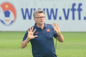 HLV Philippe Troussier nhận nhiều hoài nghi sau thành tích kém cỏi của U23 Việt Nam.