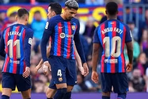 Barcelona bị đề xuất trục xuất khỏi Cúp châu Âu một mùa giải.