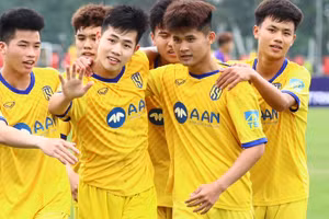 U17 Sông Lam Nghệ An là một trong hai đội bóng đầu tiên vào bán kết U17 quốc gia.