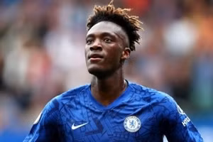 Tammy Abraham của AS Roma lọt tầm ngắm của Man United.