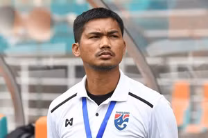 HLV U22 Thái Lan bị kêu gọi từ chức sau thất bại tại SEA Games 32 ở Campuchia.