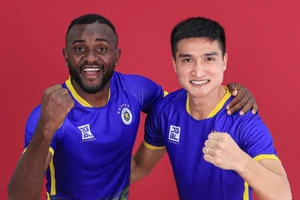 Joel Tagueu gia nhập Hà Nội FC.