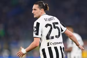 Rabiot của Juventus lọt tầm ngắm của Man United.
