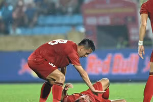 Chấn thương của Triệu Việt Hưng ở trận gặp Palestine không quá nặng.