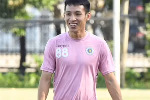 Đỗ Hùng Dũng sang Hàn Quốc thăm Văn Toàn.