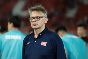 HLV Philippe Troussier chia tay Lương Duy Cương vì chấn thương.