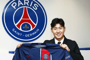  Lee Kang-in gia nhập PSG.