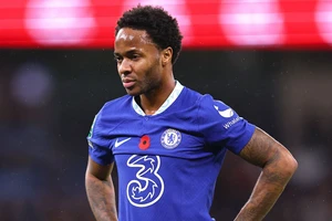  Sterling được đồn đoán sắp rời Chelsea.