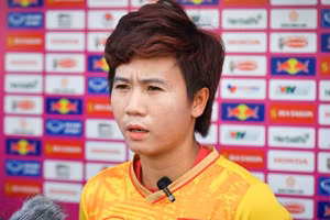 Tuyết Dung được báo chí Anh ngợi khen trước thềm World Cup.