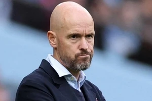 HLV Erik ten Hag thất vọng sau trận thua tan nát của Man United trước Sevilla.