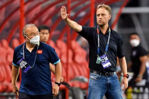 Hai ‘đại gia’ V-League tranh giành HLV Mano Polking?