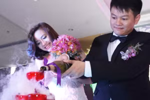 Ảnh hiếm về đám cưới cựu thần đồng Văn Quyến