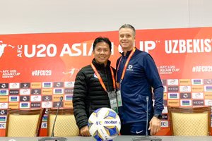 HLV Hoàng Anh Tuấn quyết tâm trước trận gặp Australia ở giải châu Á.