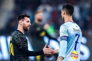 C.Ronaldo sát cánh cùng Messi ở đội hình hay nhất lịch sử bóng đá thế giới.