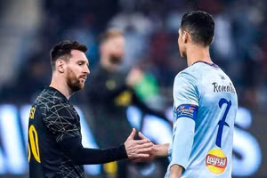 C.Ronaldo sát cánh cùng Messi ở đội hình hay nhất lịch sử bóng đá thế giới.