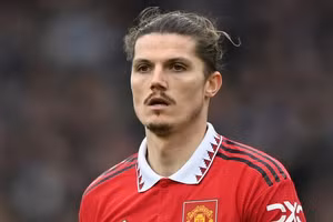 HLV Erik ten Hag muốn CLB mua đứt Sabitzer trong hè 2023.